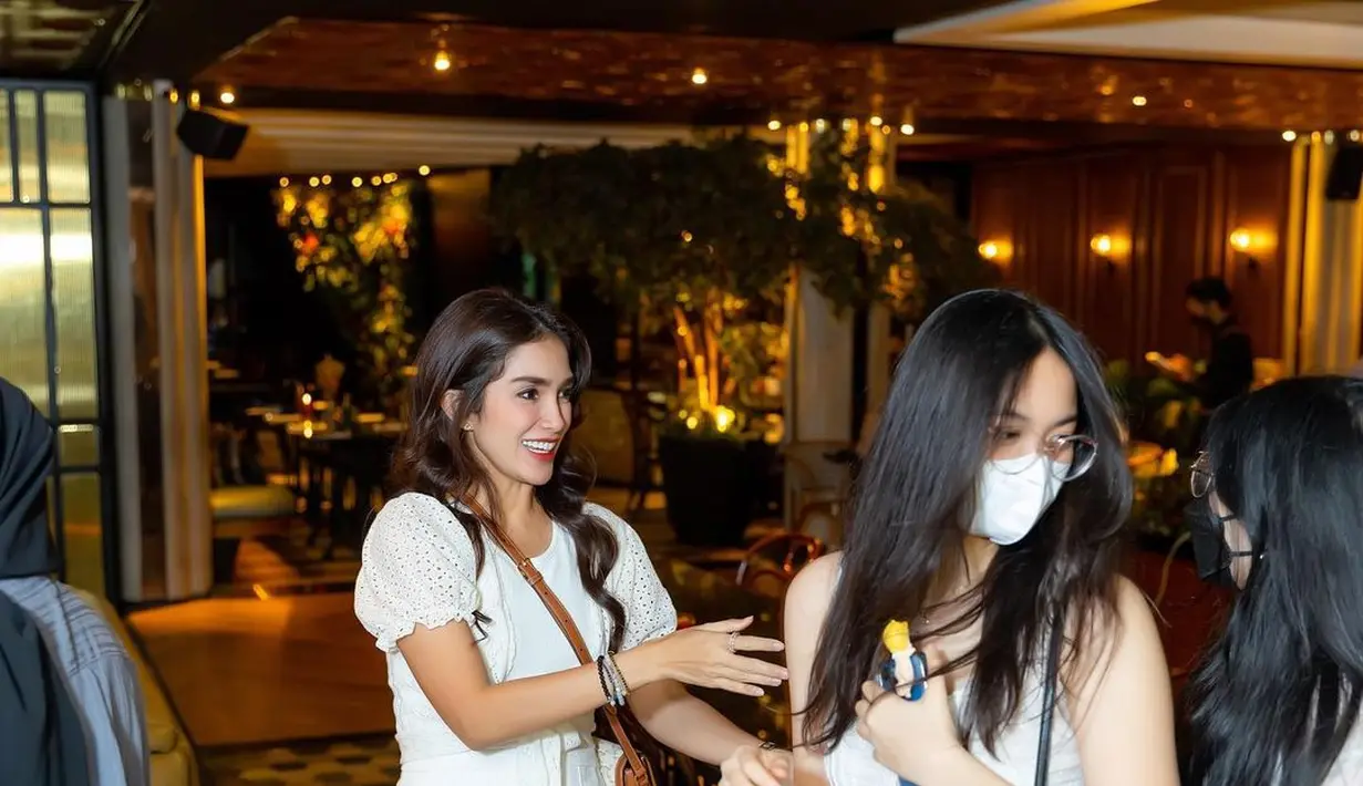 Ussy membocorkan jika acara tersebut berlangsung dadakan. Untungnya semua berjalan lancar bagi Ara. [Instagram @ussypratama]