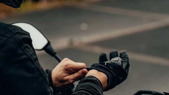 Tetap gunakan sarung tangan untuk menghindari virus corona (Honda Community)