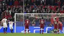 Proses terjadinya gol yang dicetak striker Sevilla, Wissam Ben Yedder, ke gawang Liverpool pada laga Liga Champions di Stadion Ramon Sanchez Pizjuan, Sevilla, Selasa (21/11/2017). Kedua klub bermain imbang 3-3. (AP/Miguel Morenatti)