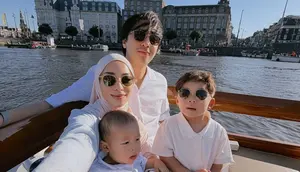 Nikita Willy Tunjukkan Buku Favorit Issa dan Nael, Jadi Rutinitas Sebelum Tidur