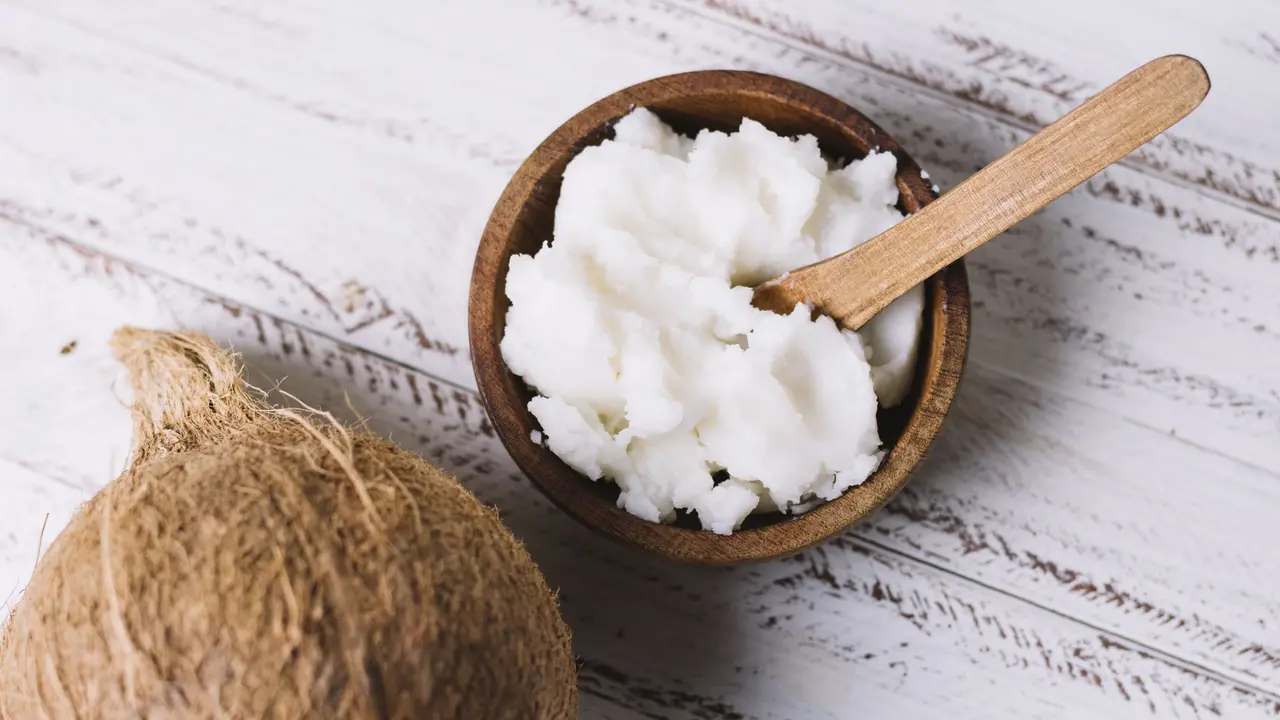 Bukan Sekadar Tren, Ini 3 Alasan Virgin Coconut Oil Cocok untuk Diet Sehatmu [Dok/freepik.com]