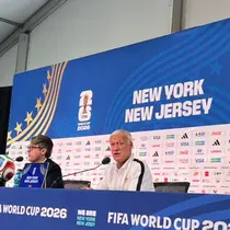 Pelatih Prancis, Didier Deschamps memberikan keterangan saat sesi konferensi pers di Metlife Stadium, New Jersey, Senin (15/6/2026). Prancis akan menghadapi Senegal pada laga Grup I Piala Dunia 2026 Rabu (17/6/2026) dini hari WIB. (Bola.com/Hery Kurniawan)