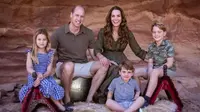 Pangeran William dan Kate Middleton tersenyum mesra saat sambut Natal (dok.Instagram/@dukeandduchessofcambridge/https://www.instagram.com/p/CXTg1Z5Nzbm/Komarudin)