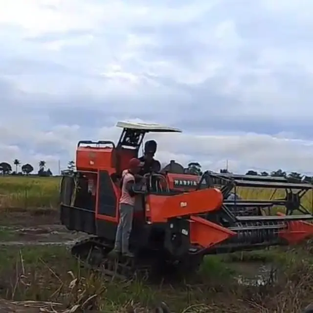 133 Traktor Baru Perkuat Petani Air Sugihan Menuju Pertanian Modern