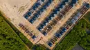 Foto udara menunjukkan pembangunan rumah-rumah yang baru merambah kawasan hutan bakau pada peringatan Hari Mangrove Sedunia di Banda Aceh pada 26 Juli 2025. (CHAIDEER MAHYUDDIN/AFP)