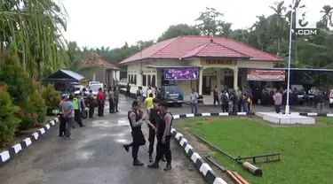 Polisi telah menangkap pelaku penyerangan 2 anggota Mapolsek Muara Sebo Jambi. Kedua petugas polisi ini mengalami luka dan dirawat di Rumah Sakit Bhayangkara