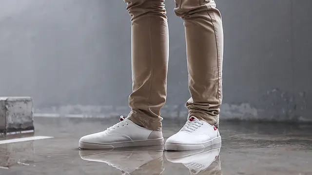 Uwabaki, Sneaker Bertali Wakai untuk Liburan Akhir Tahun Anda