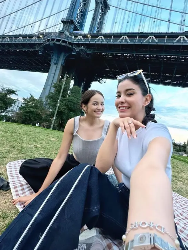 7 Potret Enzy Storia dan Medina Dina di Amerika Serikat, Seru Kumpul Bestie