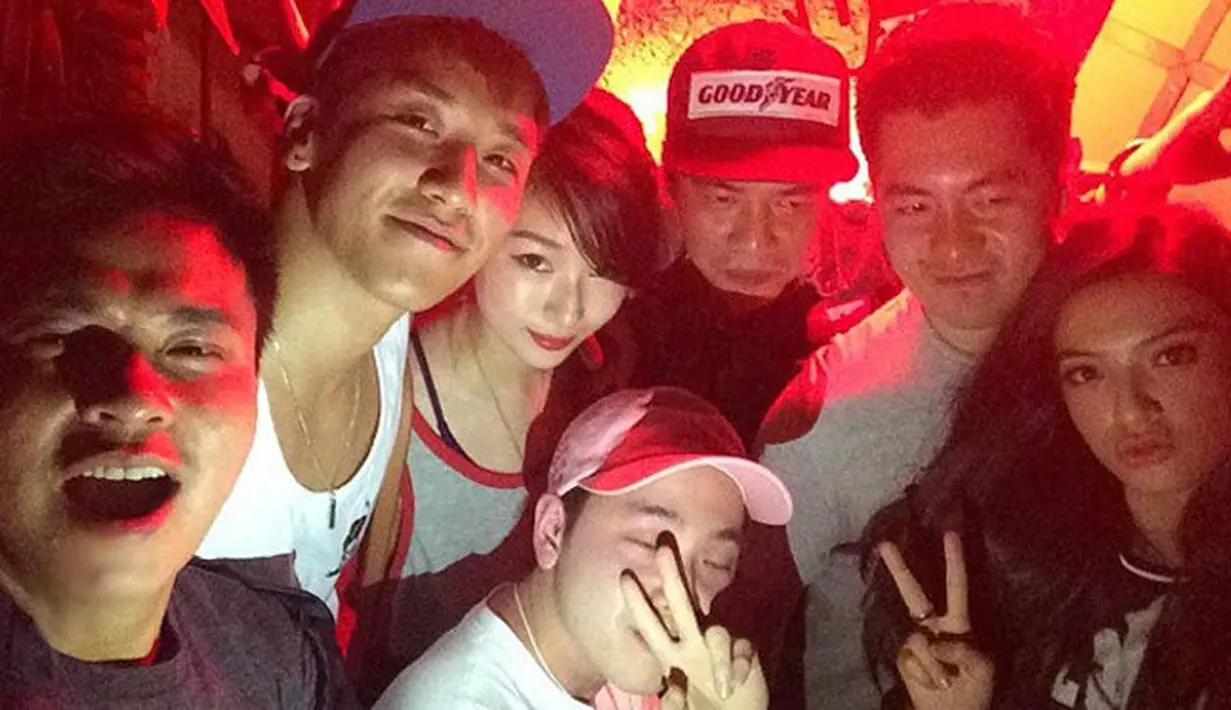 Jika dilihat dari fotonya, Seungri dan Raline tampak sedang berada di restoran sebuah hotel. (foto: instagram.com/ryanogilvy)