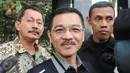 Mantan Menteri Dalam Negeri (Mendagri) Gamawan Fauzi usai diperiksa penyidik KPK, Jakarta, Kamis (19/1). Gamawan Fauzi diperiksa terkait dengan dugaan korupsi proyek pengadaan kartu tanda penduduk berbasis elektronik (e-KTP).(Liputan6.com/Helmi Afandi)