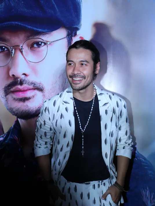 "Sudah mendarah daging karakternya. Setiap ke kedai kopi selalu dipanggil Ben dan Jodi. Rio saja selalu manggil gua Ben," ungkap Chicoo Jerikho. (Adrian Putra/Bintang.com)