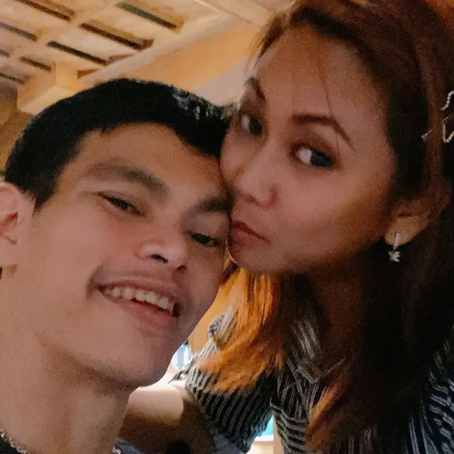 6 Potret El Ibnu Bersama Mantan Kekasih yang Jemput Dari Panti Jompo