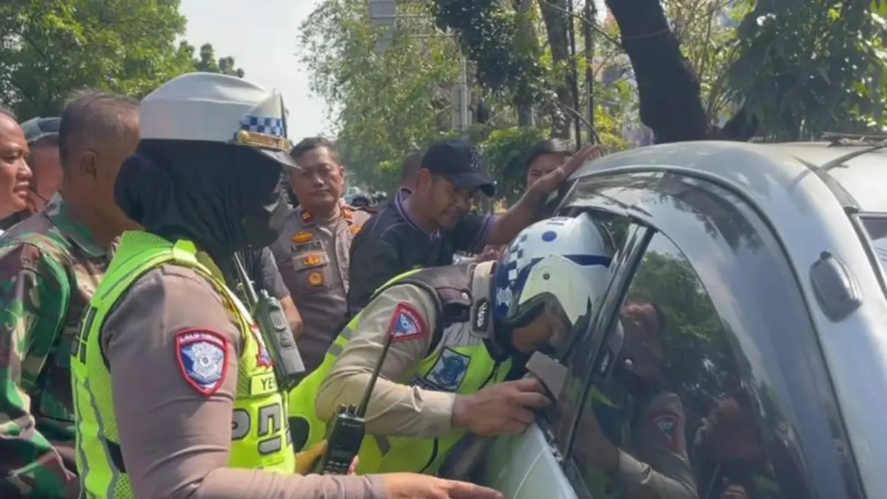Pria ditemukan tewas dalam mobil di jalanan Cengkareng Jakbar