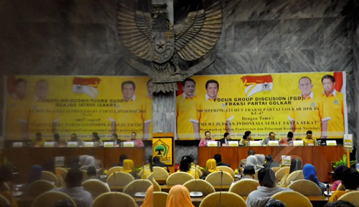 Kegiatan Forum Group Discusion (FGD) Partai Golkar di Jakarta, Selasa (17/2). Kegiatan yang berlangsung dalam rangka memperingati HUT Partai Golkar ke-47 tersebut mengambil tema "mewujudkan Indonesia sehat tanpa sekat". (Liputan6.com/Andrian M Tunay)
