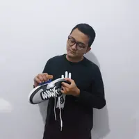 Reza Pahlevi, sosok di balik usaha cuci sepatu Gurat Clean. Sumber foto: Document/Reza Pahlevi.