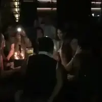 Dian Sastrowardoyo baru saja merayakan ulang tahunnya yang ke-36 pada 16 Maret kemarin. Di hari bahagianya tersebut, sebuah video yang diunggah oleh salah satu akun gosip membuat kaget warganet lantaran sebuah rokok yang dipegang oleh pemeran cinta i...