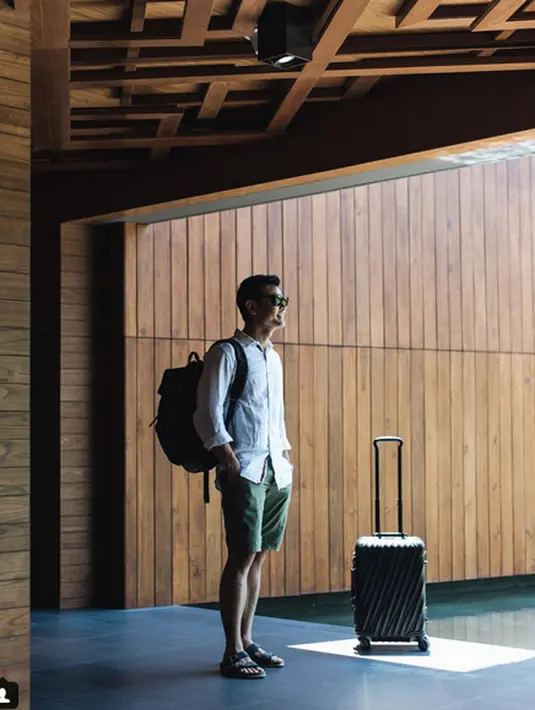 Meskipu tergolong suami yang cuek, namun Dion menyadari bahwa Fiona adalah tipe wanita pencemburu. Untuk itu, Dion selalu bersikap terbuka kepada sang istri. Komunikasi terbuka adalah kuncinya. (Instagram/dionwiyoko)