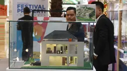 Sebuah maket perumahan di tampilkan di Festival Properti Indonesia di Jakarta, Selasa (14/11). Melalui event ini, Bank Mandiri menargetkan dapat membukukan pencairan KPR hingga Rp55 miliar. (Liputan6.com/Angga Yuniar)