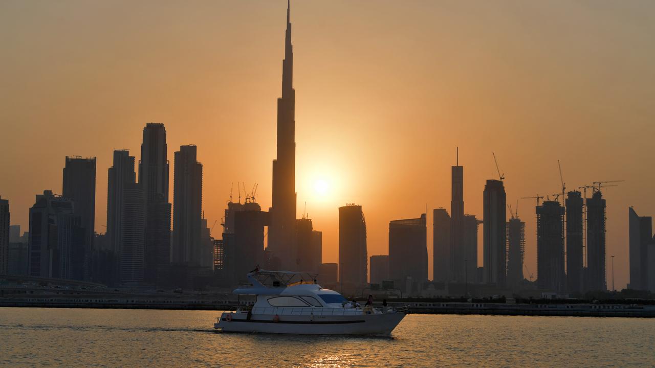 Matahari Terbenam dan Burj Khalifa