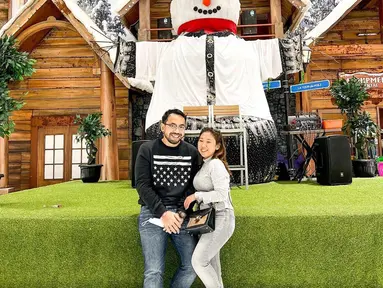 Komika Kiky Saputri mengumbar kemesraan dengan seorang pria bernama M. Khairi lewat unggahan di akun Instagram pribadinya. Unggahan itu tak ayal menjadi sorotan. (Instagram/kikysaputrii)