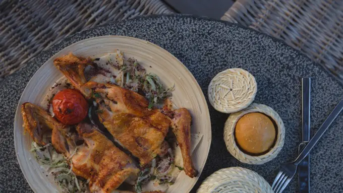 Ilustrasi Olahan Ayam Kampung/Photo by azerbaijan_stockers on Freepik