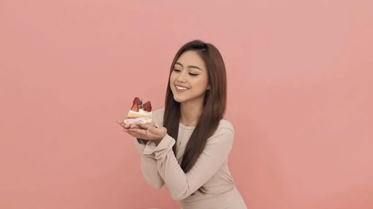 Pemotretan Terbaru Sisca Saras di Momen Ulang Tahun (credit: instagram/_siscasaras_)