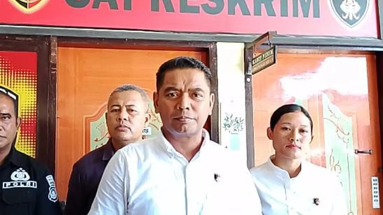Kasat Reskrim Polres Sikka, Iptu Djafar Awad Alkatiri (Liputan6.com/Ola Keda)