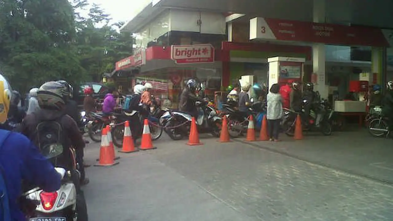 Antrean Mengular, SPBU Ini Buka Jalur Tambahan untuk Motor