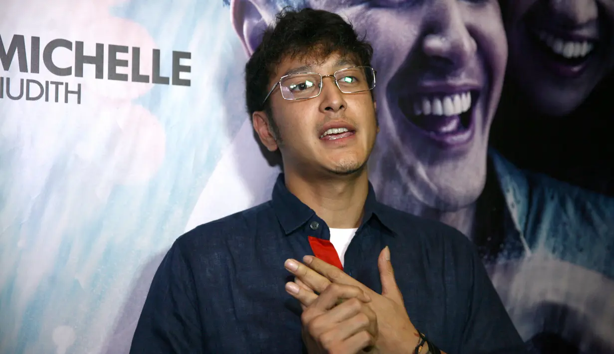 Ditemui usai press screening film produksi Screenplay Films, Dimas menceritakan hal yang perlu ia lakukan untuk mengatasi tantangan tersebut. Di antaranya seperti belajar surfing, dan adegan menangis. (Nurwahyunan/Bintang.com)