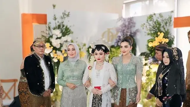 Ashanty dan Aurel Hermansyah saat Hadir Kondangan Keluarga. [@ashanty_ash]