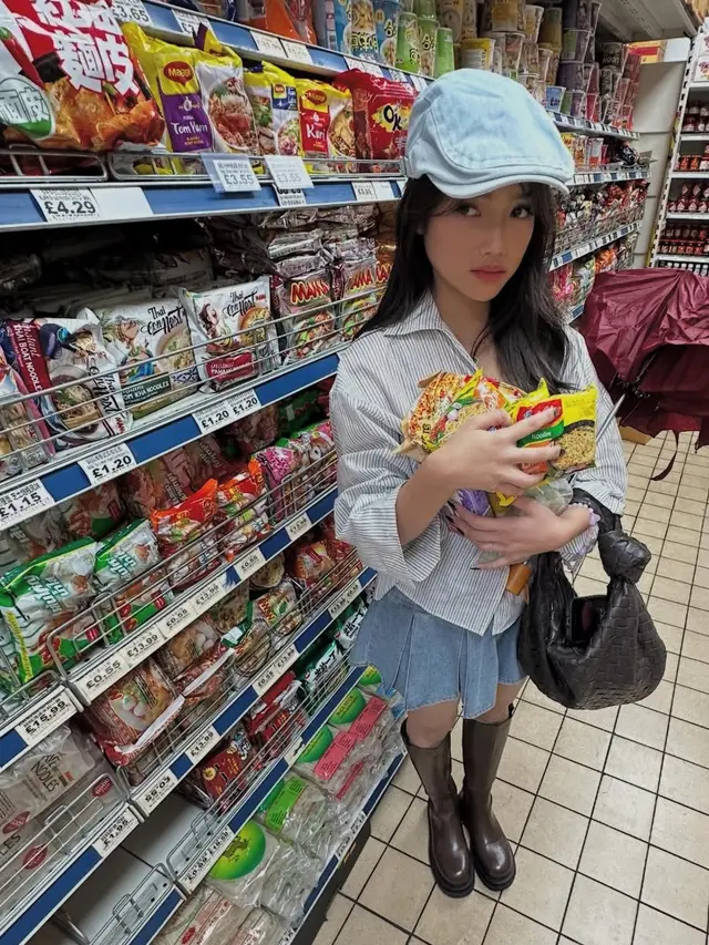 OOTD Fuji An saat Liburan ke London. [@fuji_an]