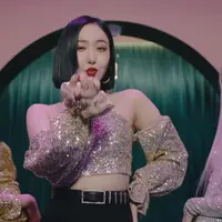 GFriend tampil lebih dewasa dan eksploratif di MV terbaru mereka, MAGO.