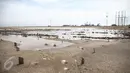 Pemandangan terkini di proyek Reklamasi Pulau C dan D di Teluk Jakarta, Rabu (4/5/2016). Reklamasi pulau seluas 312 hektare itu dilakukan pengembang PT Kapuk Naga Indah (KNI). (Liputan6.com/Faizal Fanani)