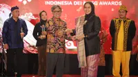 Ketua Pengurus Yayasan Kitabisa, Edo Irfandi, menerima penghargaan Silver Winner untuk sub-kategori Lingkungan di ajang IDEAS 2024. Credit: Kitabisa