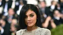 Seperti dilansir Ace Showbiz, Sabtu (14/5), sebelum keduanya akhirnya berpisah, Kylie Jenner juga dengan santai meladeni pewarta foto yang minta keduanya untuk berpose diambil gambarnya. (AFP/Bintang.com)