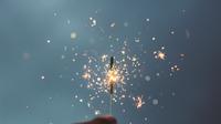 Simak beberapa tips merayakan Natal dan tahun baru yang menyenangkan. (unsplash.com/Cristian Escobar)