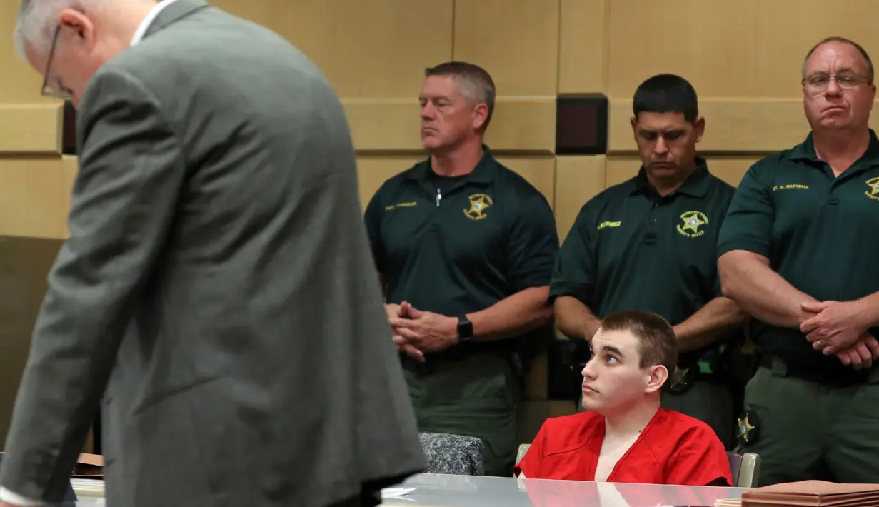 Tersangka penembakan massal Nikolas Cruz saat sidang di Broward Courthouse, Fort Lauderdale, Florida, Selasa (15/1). Cruz mengalami depresi hebat setelah ditinggal mati oleh orangtua angkatnya. (Amy Beth Bennett/South Florida Sun-Sentinel via AP, Pool)