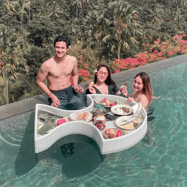 6 Potret Kompak Antonio Blanco Jr dan Kedua Kakak Perempuanya, Sibling Goals