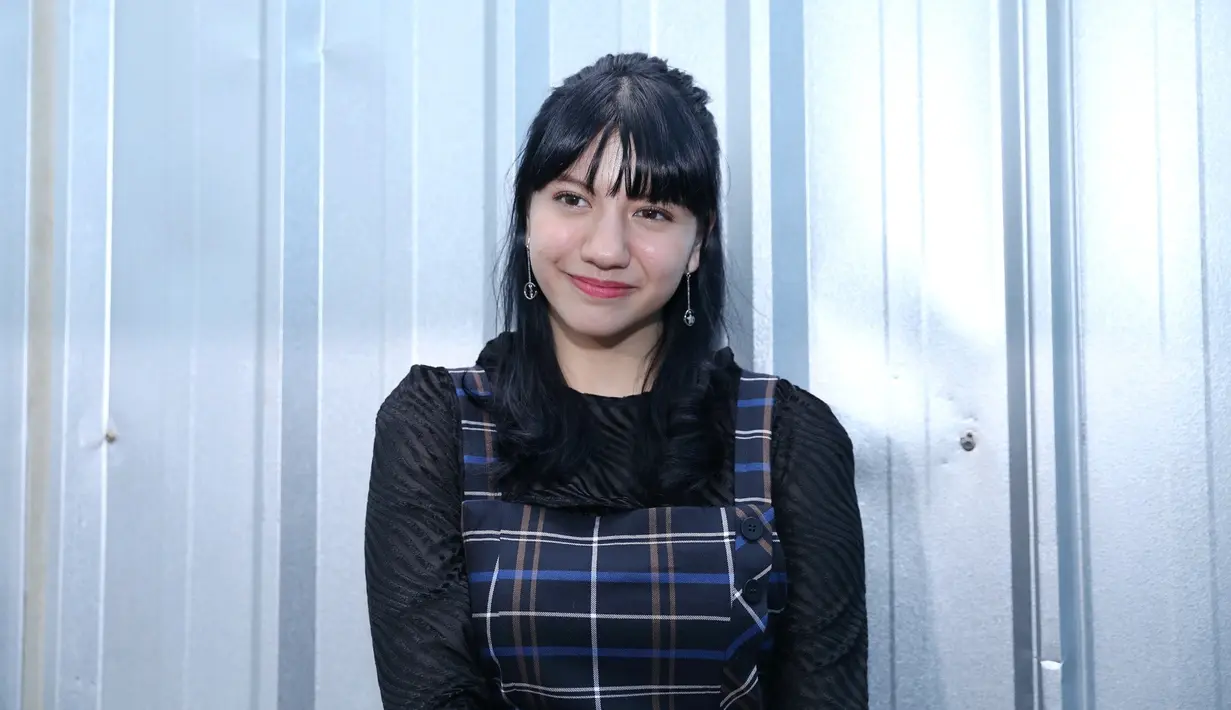 "Kan aku pikir kalau kedua keluarga kita aman-aman aja, kita juga aman aja, kenapa pada ribut? Kenapa haters-nya ribut?," ungkap Cassandra Lee di kawasan Kapten Tendean, Jakarta Selatan, Selasa (27/3/2018). (Nurwahyunan/Bintang.com)