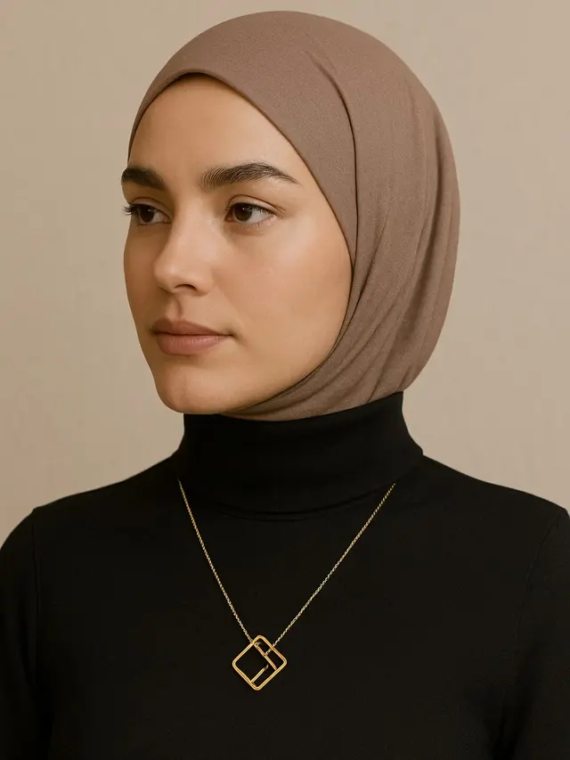 Model Kalung Emas untuk Wanita Berhijab