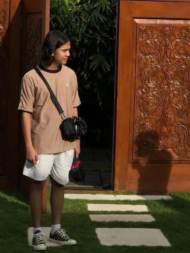 7 Momen Kejutan Ulang Tahun Iqbaal Ramadhan ke-22, Diceburin Kolam Renang