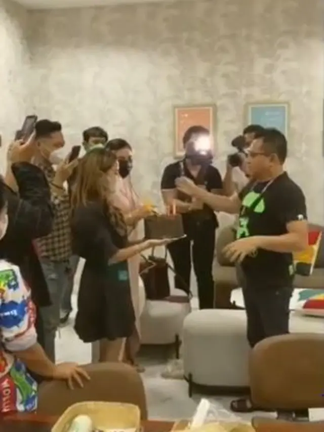 6 Momen Kejutan Ulang Tahun Anang Hermansyah ke-52, Dapat Kado Mewah dari Aurel