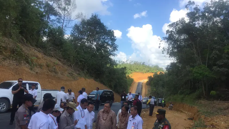 Presiden Joko Widodo atau Jokowi mengecek kelaikan Kalimantan Tengah (Kalteng) sebagai ibu kota.