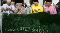 Keluarga dr Ryan Thamrin, eks presenter Dr Oz Indonesia, membantah jika almarhum meninggal karena jatuh ataupun serangan jantung. (Liputan6.com/M Syukur)