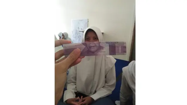 6 Potret Kocak Gabungan Wajah Orang dan Uang Kertas Ini Bikin Tepuk Jidat