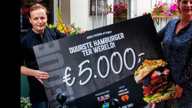 Burger termahal di dunia The Golden Boy. Foto:https://www.de-daltons.com/