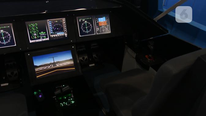 Menjajal jadi pilot pesawat R80 di International Habibie Festival. (Liputan6.com/ Keenan)