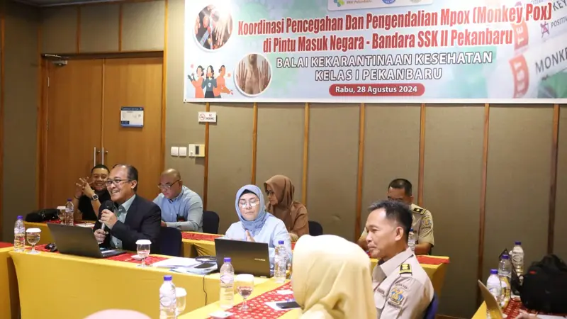 Rapat koordinasi pengelola Bandara Sultan Syarif Kasim II Pekanbaru gelar rapat koordinasi dengan pihak terkait mengantisipasi masuknya cacar monyet.