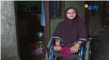 Seorang ibu penyandang disabilitas mengandalkan keterampilan menjahit untuk menghidupi keluarganya.