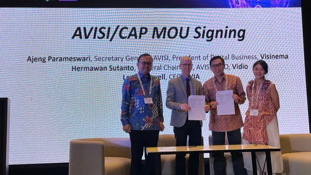 Penandatanganan MOU antara Asosiasi Video Streaming Indonesia (AVISI) dengan Asia Video Industry Association (AVIA) untuk memberantas pembajakan konten streaming di Indonesia. Dok: AVISI